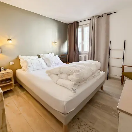 95 M2, Aurillac, Parking, Wifi, 5 Pers