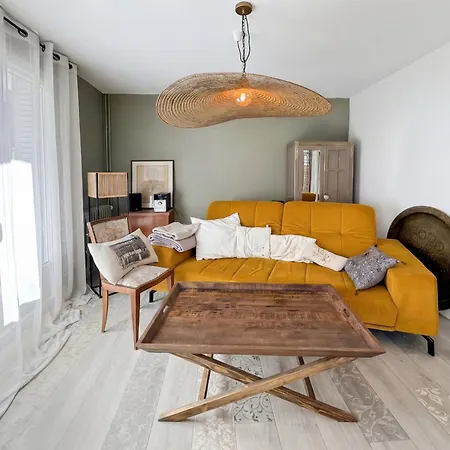 95 M2, Aurillac, Parking, Wifi, 5 Pers