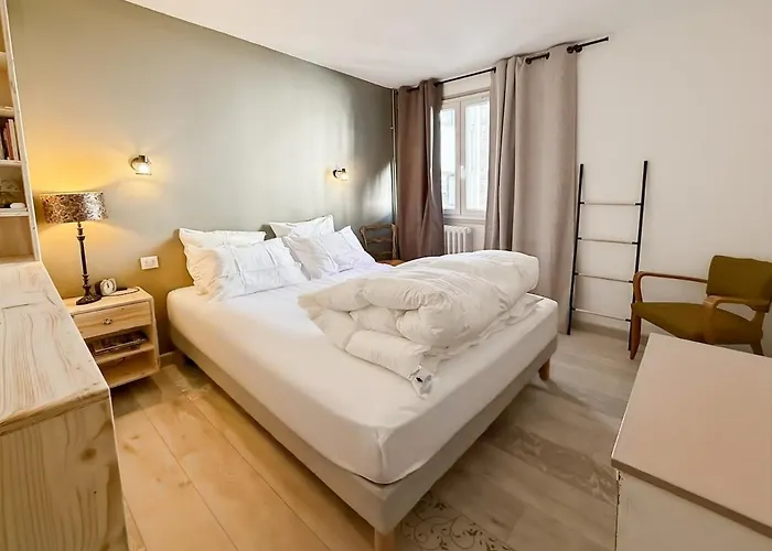 95 M2, Aurillac, Parking, Wifi, 5 Pers