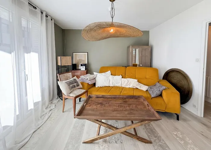 95 M2, Aurillac, Parking, Wifi, 5 Pers